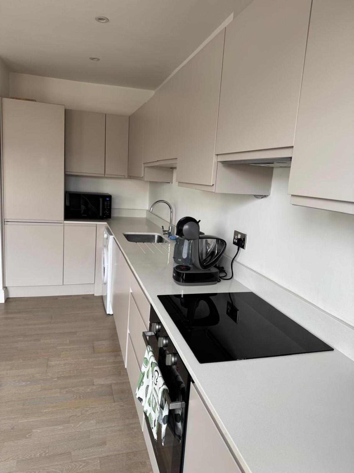 Superb 2 Bed - Ideal For Families Or Work Trips Apartment *