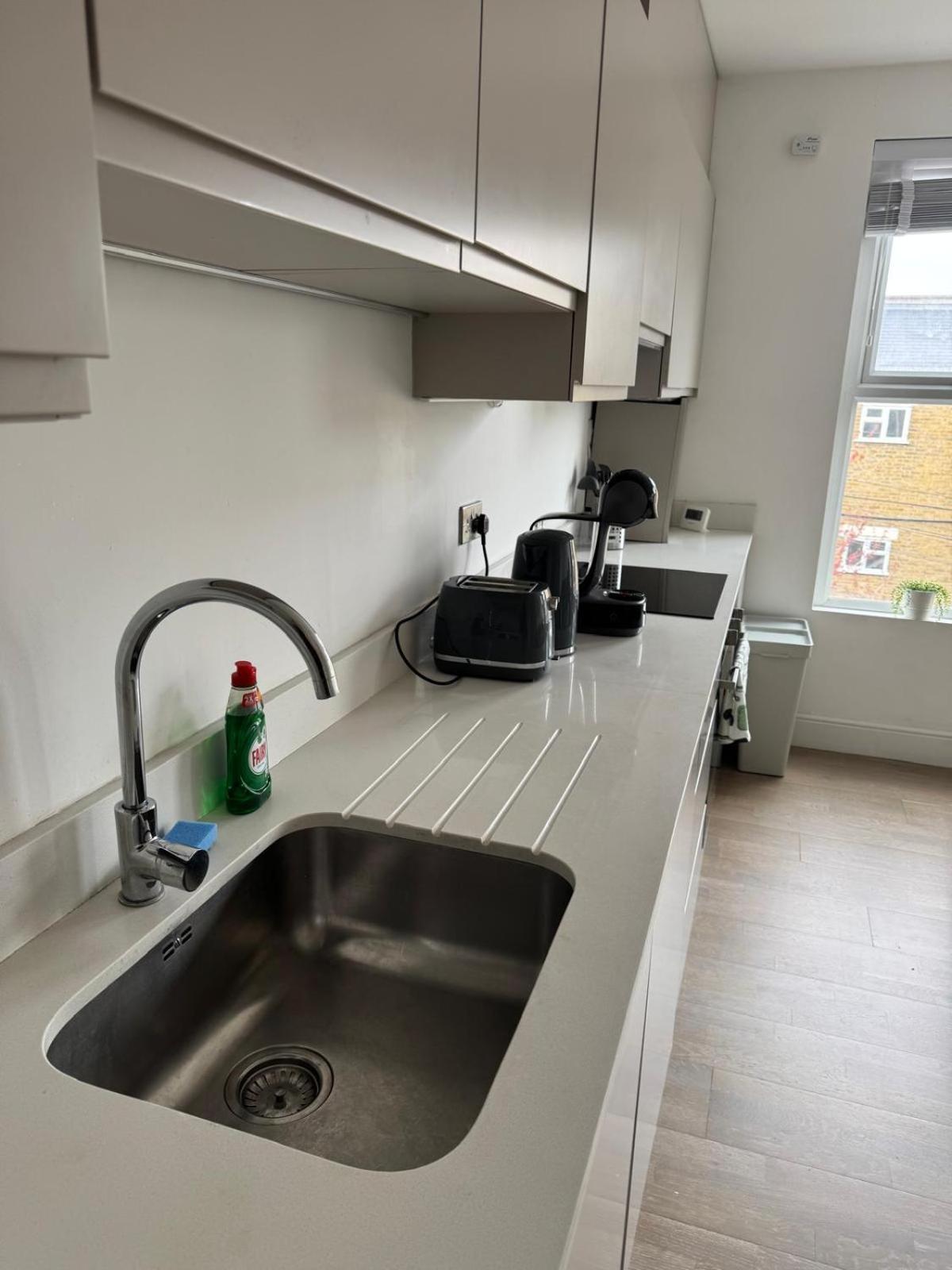 Apartment Superb 2 Bed - Ideal For Families Or Work Trips London