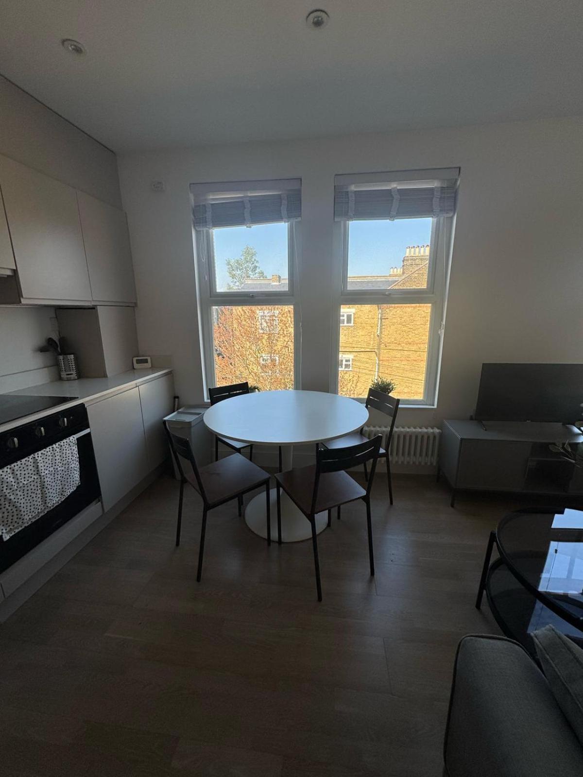 Superb 2 Bed - Ideal For Families Or Work Trips Apartment London